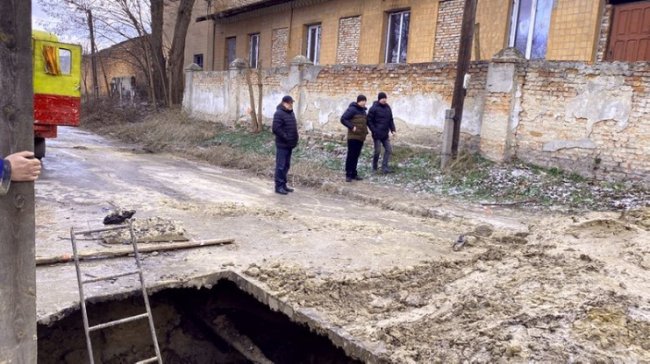 У місті на Волині жителі кількох вулиць  – другий день без води через порив