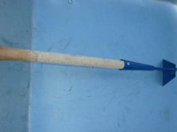 На Волині сусід побив сапою хлопця з інвалідністю