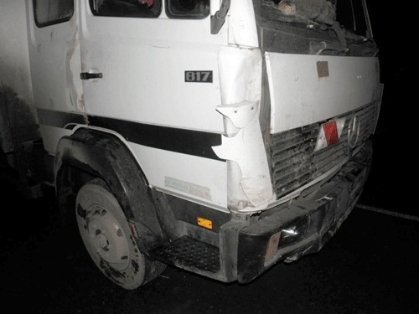 Вантажний мерседес вбив жінку. ФОТО