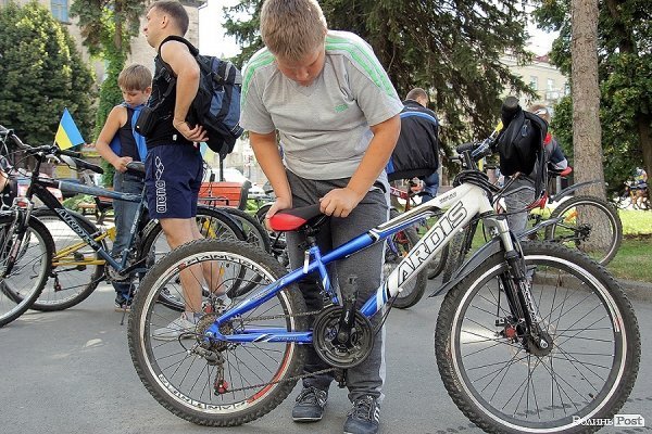 Масовий велопробіг до Дня Незалежності в Луцьку. ФОТО