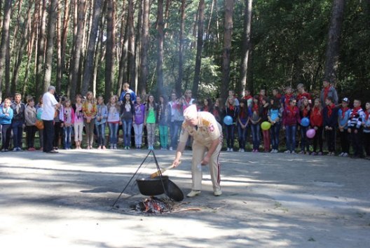 Під Луцьком міліція і козаки розважали дітей. ФОТО
