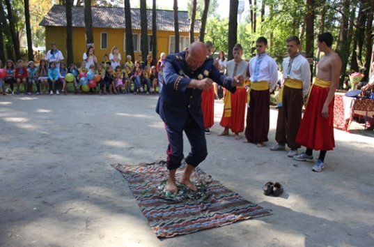 Під Луцьком міліція і козаки розважали дітей. ФОТО
