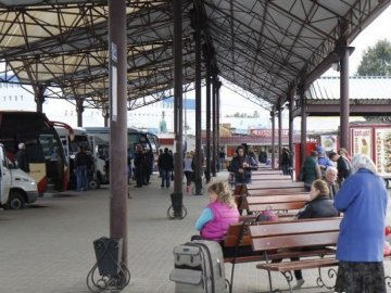Святкові зміни: із луцького автовокзалу відправлятимуть менше автобусів