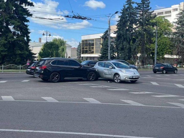 У Луцьку – аварія біля ЦУМу: зіткнулися дві автівки