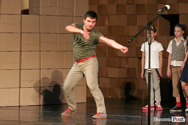 У Луцьку показали танцювальний перформенс «Дім». ФОТО