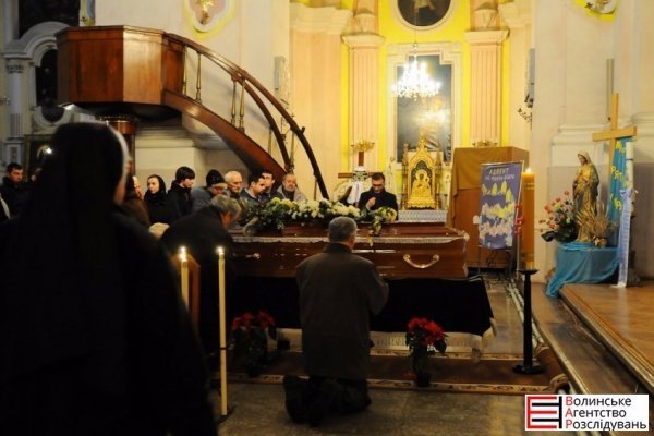 У Луцьку попрощалися з відомим волинянином. ФОТО