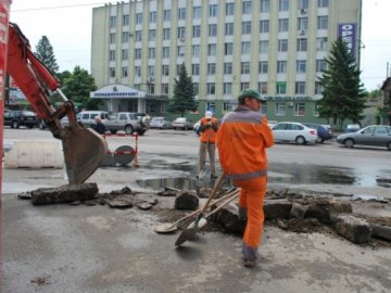 У Привокзальну плошу Луцька «закатають» близько 4 мільйонів гривень