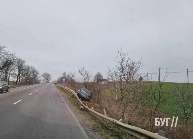 Аварія на Волині: автівка злетіла в кювет