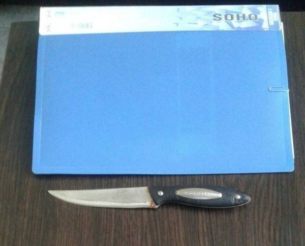 Щоб не йти на суд, волинянин встромив ніж собі у груди. ФОТО 18+