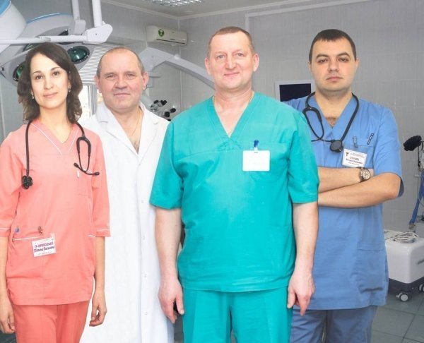 Щоб не йти на суд, волинянин встромив ніж собі у груди. ФОТО 18+