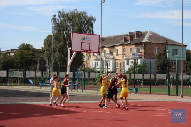 Стріт-бол, теніс і пляжний волейбол: як святкували ювілей волинського міста. ФОТО