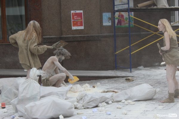 Експериментальний білоруський театр епатував луцьку публіку. ФОТО. ВІДЕО