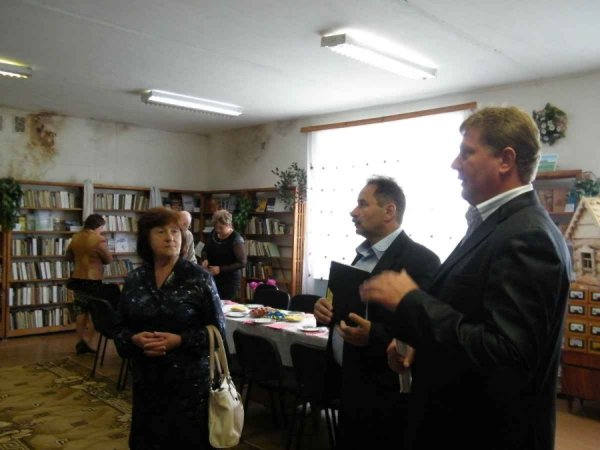 Депутатам влаштували турне клубами Волині. ФОТО