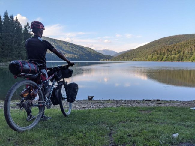 Двоє волинян проїхали на велосипеді понад тисячу кілометрів, аби дістатися Карпат. ФОТО