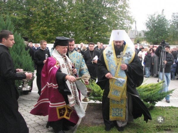 Волинські даішники заклали камінь скульптури Божої Матері. ФОТО