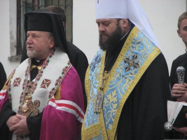 Волинські даішники заклали камінь скульптури Божої Матері. ФОТО