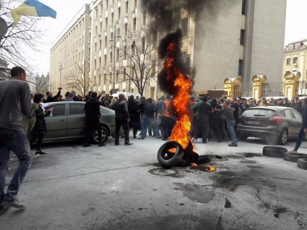 Луцькі автомайданівці протестують біля Адміністрації Президента. ФОТО. ВІДЕО