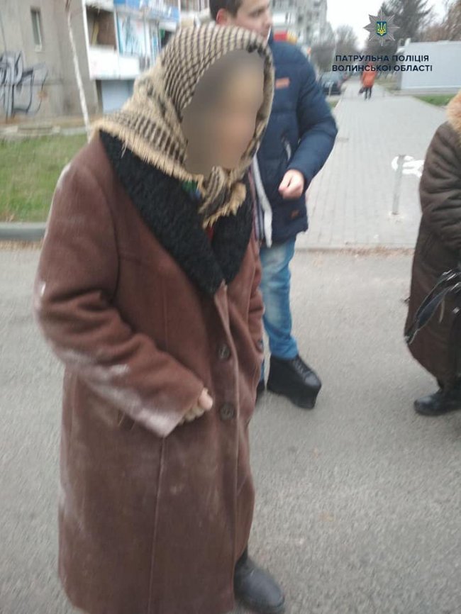 У Луцьку поліцейські розшукали бабусю, яка загубилася. ФОТО