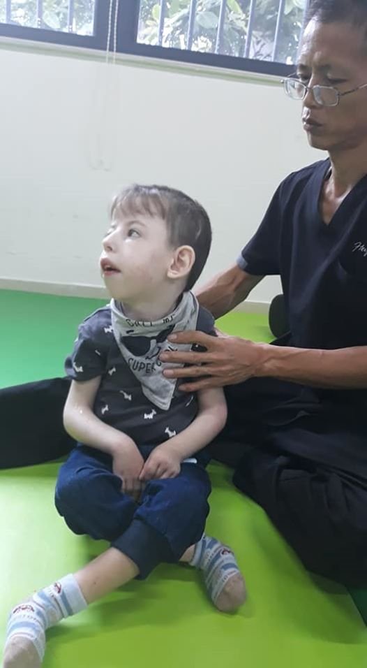 З'явився шанс на нормальне життя: у китайській клініці погодились лікувати важкохворого волинянина