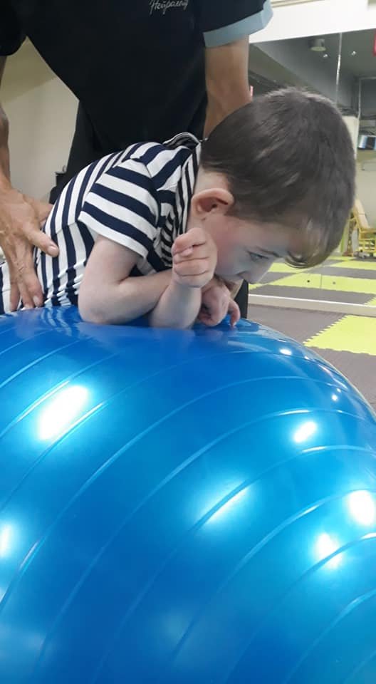 З'явився шанс на нормальне життя: у китайській клініці погодились лікувати важкохворого волинянина