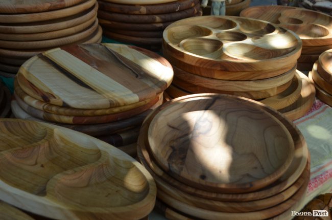 Від і до: що та за скільки продають народні умільці у центрі Луцька. ФОТО