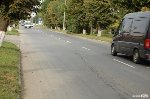 У Луцьку до приїзду Януковича порозвішували біл-борди. ФОТО