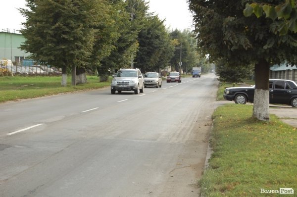 У Луцьку до приїзду Януковича порозвішували біл-борди. ФОТО