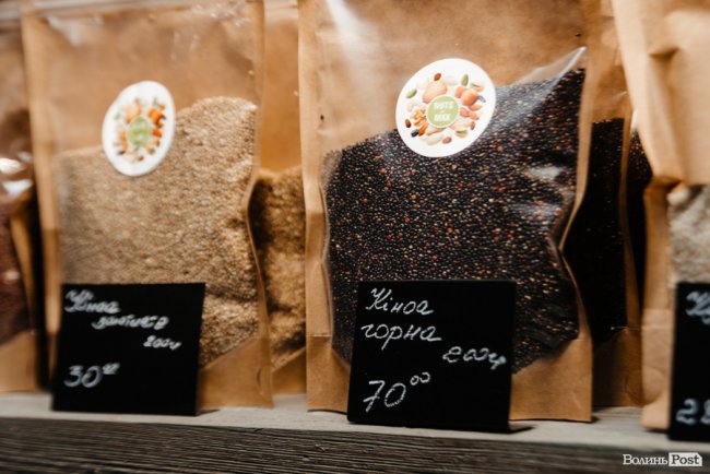 Час небанальних і красивих подарунків: де у Луцьку купити набори із корисних смаколиків*