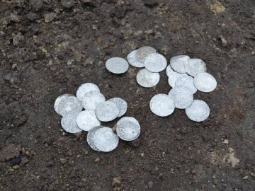 Біля Луцька знайшли 600-річний скарб