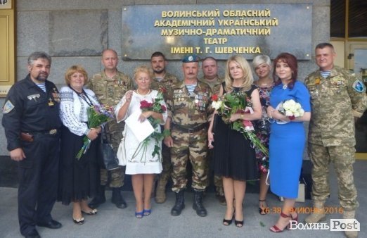 Волинські АТОшники нагородили директорку медколеджу