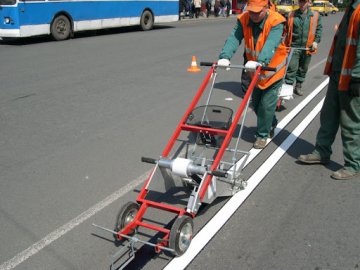 За фарбу для розмітки доріг: у Волиньоблавтодора відсудили більше пів мільйона гривень