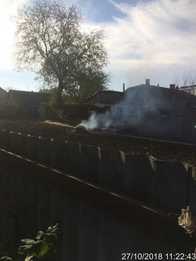 У Луцьку муніципали покарали палія листя. ФОТО