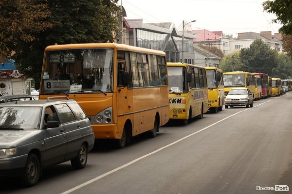 Янукович у Луцьку: центр міста стоїть у заторі. ФОТО