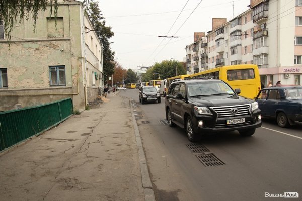 Янукович у Луцьку: центр міста стоїть у заторі. ФОТО