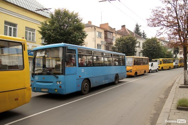 Янукович у Луцьку: центр міста стоїть у заторі. ФОТО