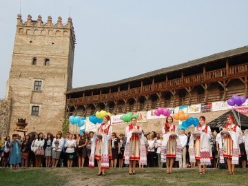 У замку Любарта вітали «ліпших з ліпших» студентів. ФОТО