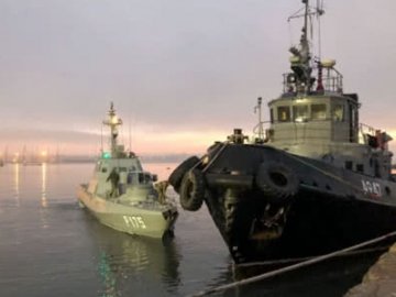 Росія запроторила захоплених українських моряків за ґрати