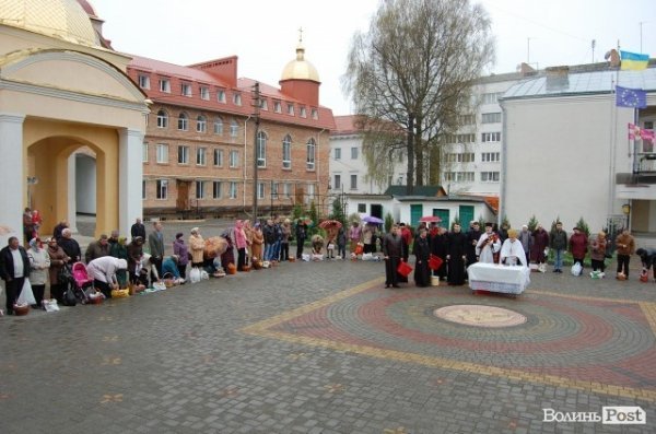 У Луцьку почали освячувати паску. ФОТО