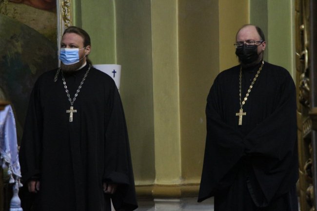 Митрополит Михаїл дарував жінкам квіти на Благовіщення. ФОТО 