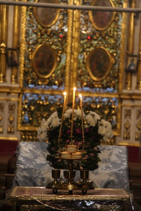 Митрополит Михаїл дарував жінкам квіти на Благовіщення. ФОТО 