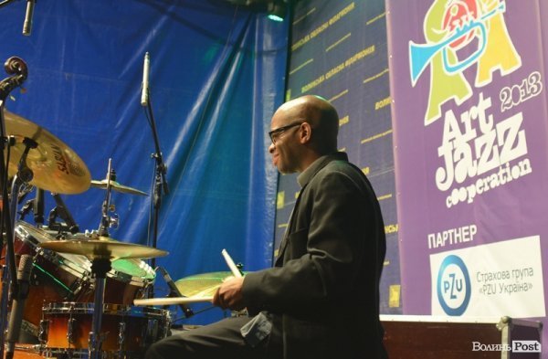 Луцький замок зустрічав останню ніч літа джазом. ФОТО 