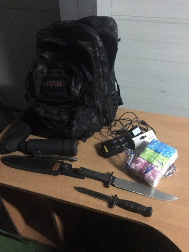 На Волині прикордонники вилучили у чоловіків ножі та гвинтівку. ФОТО