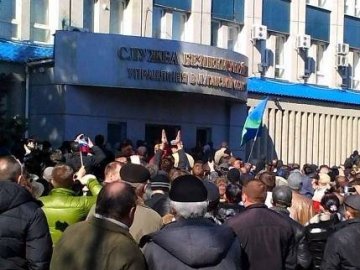 Сепаратисти захопили упраління СБУ в Луганську 