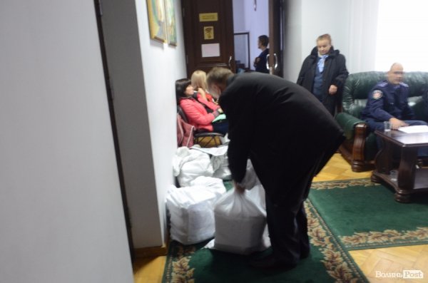 У Луцьку продовжують опрацьовувати протоколи з дільниць. ФОТО