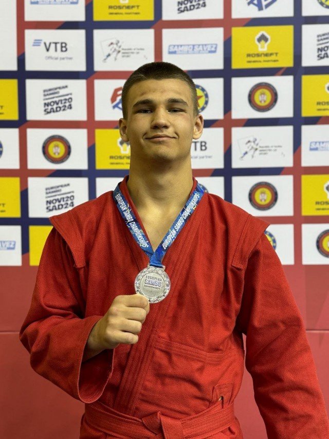 Лучанин завоював срібло на чемпіонаті Європи з боротьби самбр