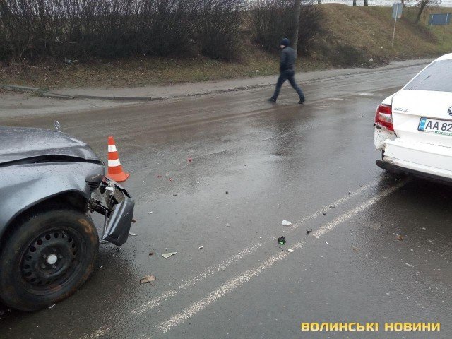 Аварія у Луцьку:  зіткнулися Skoda та Mercedes. ФОТО