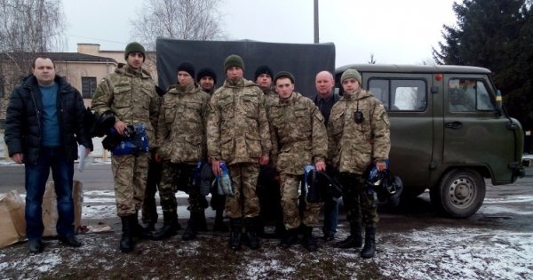 Волиняни відремонтували автомобіль для АТО. ФОТО