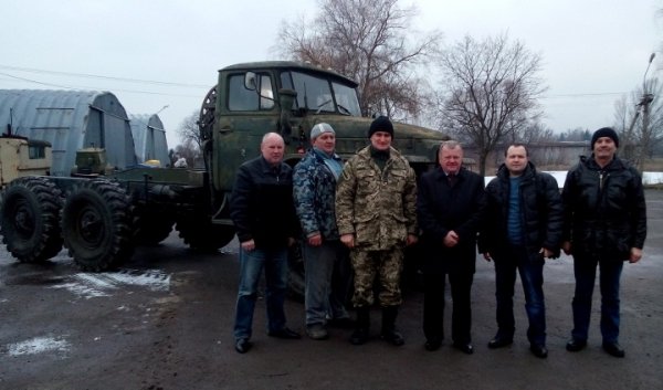 Волиняни відремонтували автомобіль для АТО. ФОТО