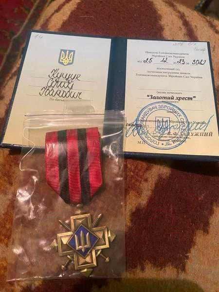 Військовий з Волині отримав нагрудний знак від Залужного