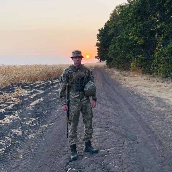 Військовий з Волині отримав нагрудний знак від Залужного